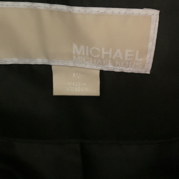 Michael Kors puffer jacket in black with removable hood, and for a collar. - Picture 3 of 4